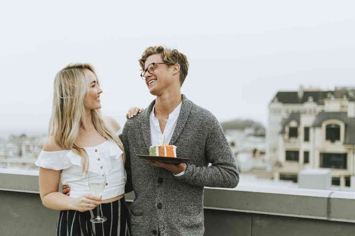 Signs of Experiencing First Love